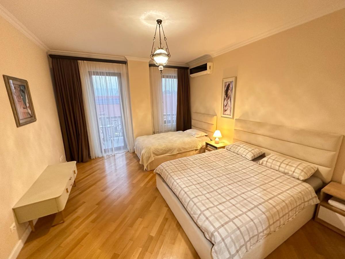 Apartment In Downtown "Rustaveli Residence" 第比利斯 外观 照片