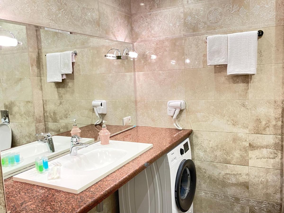 Apartment In Downtown "Rustaveli Residence" 第比利斯 外观 照片