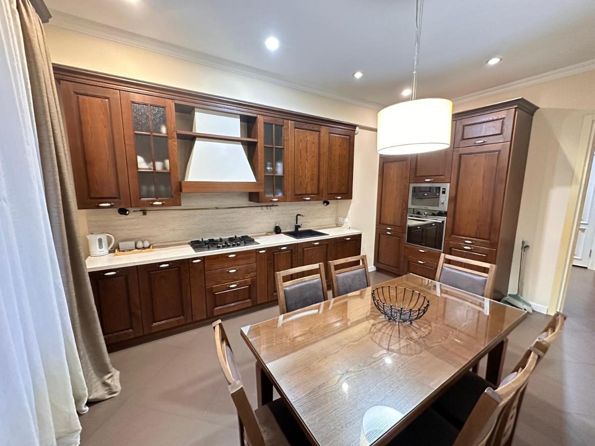 Apartment In Downtown "Rustaveli Residence" 第比利斯 外观 照片