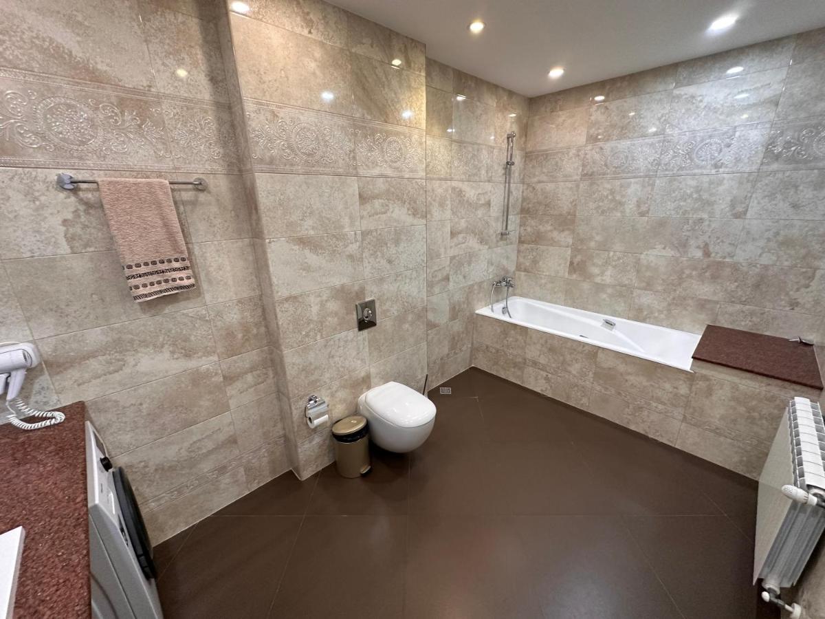 Apartment In Downtown "Rustaveli Residence" 第比利斯 外观 照片