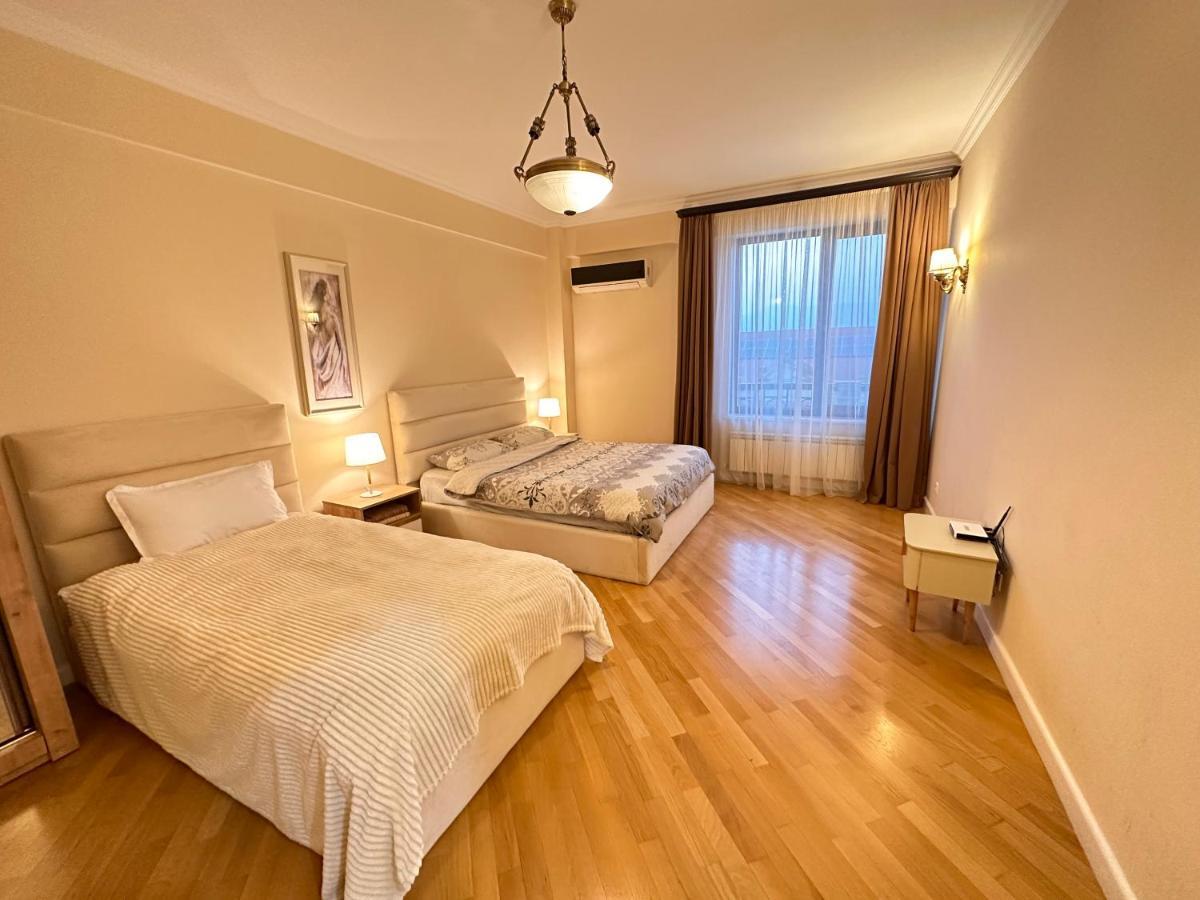 Apartment In Downtown "Rustaveli Residence" 第比利斯 外观 照片